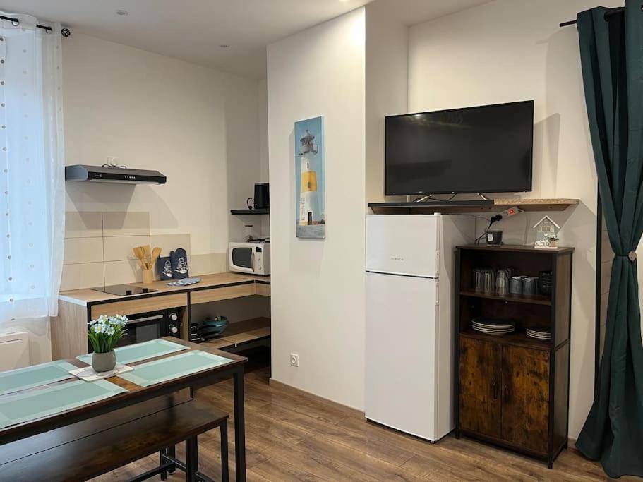 Le Bleuet Apartment Монрежо Екстериор снимка